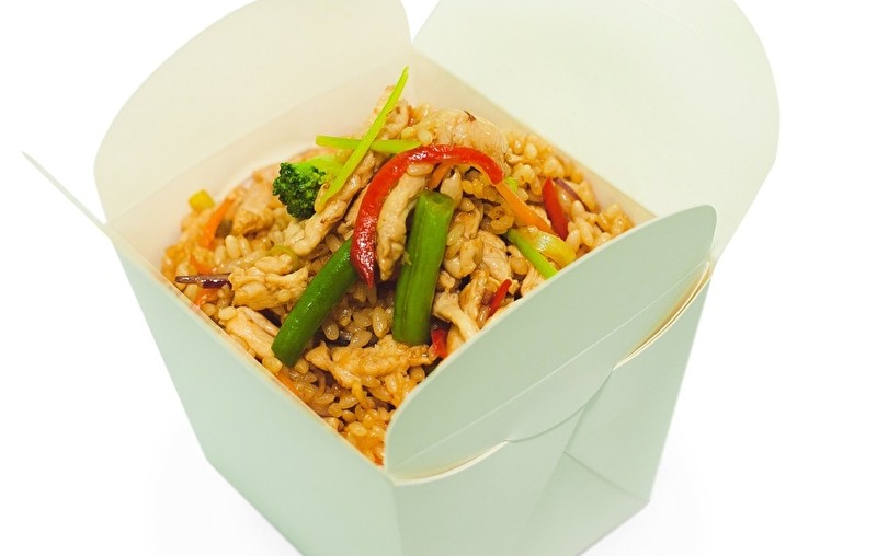 Рис wok с курицей