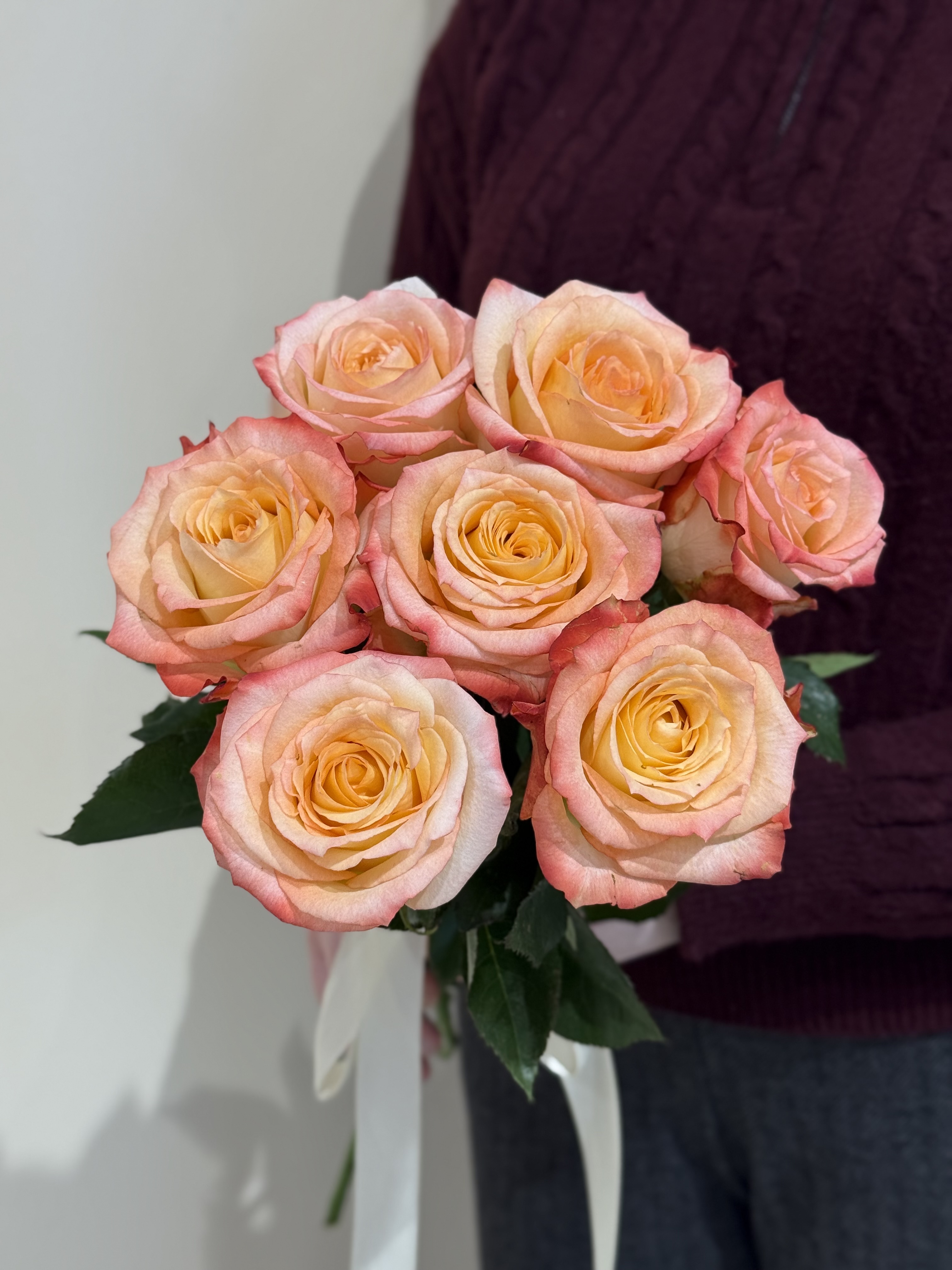 7 персиковых роз Кабарет под ленту