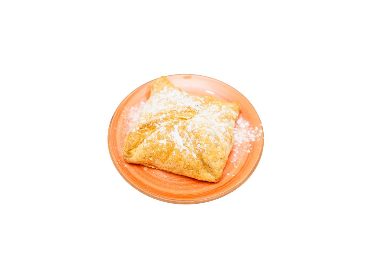 Слойка с вишней