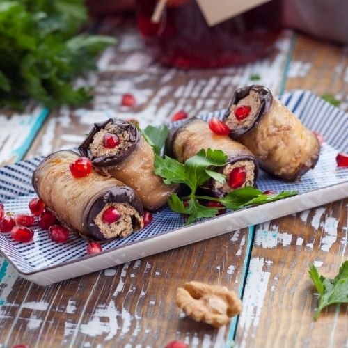 Рулетики из баклажанов с ореховой начинкой