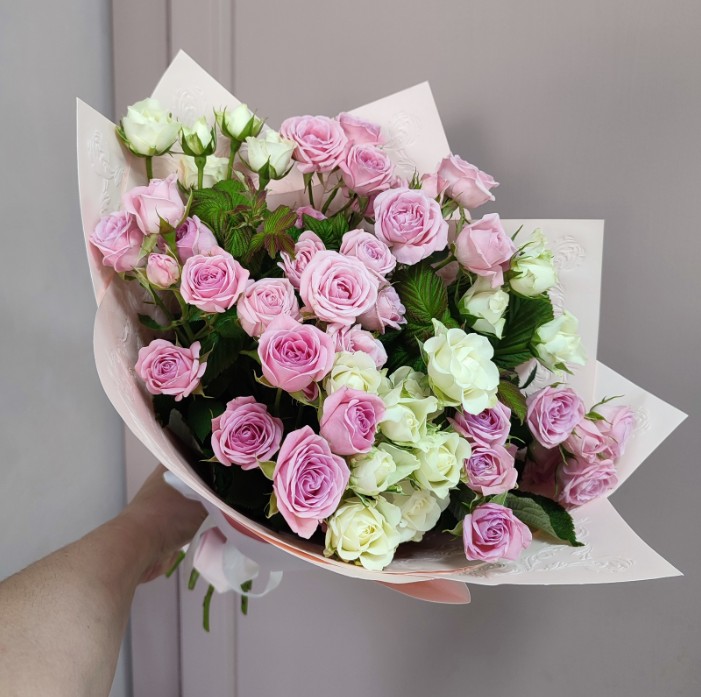 Букет кустовых роз