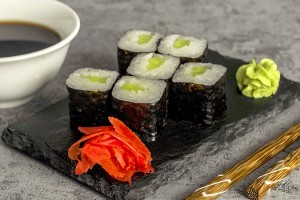 Мини-ролл с огурцом