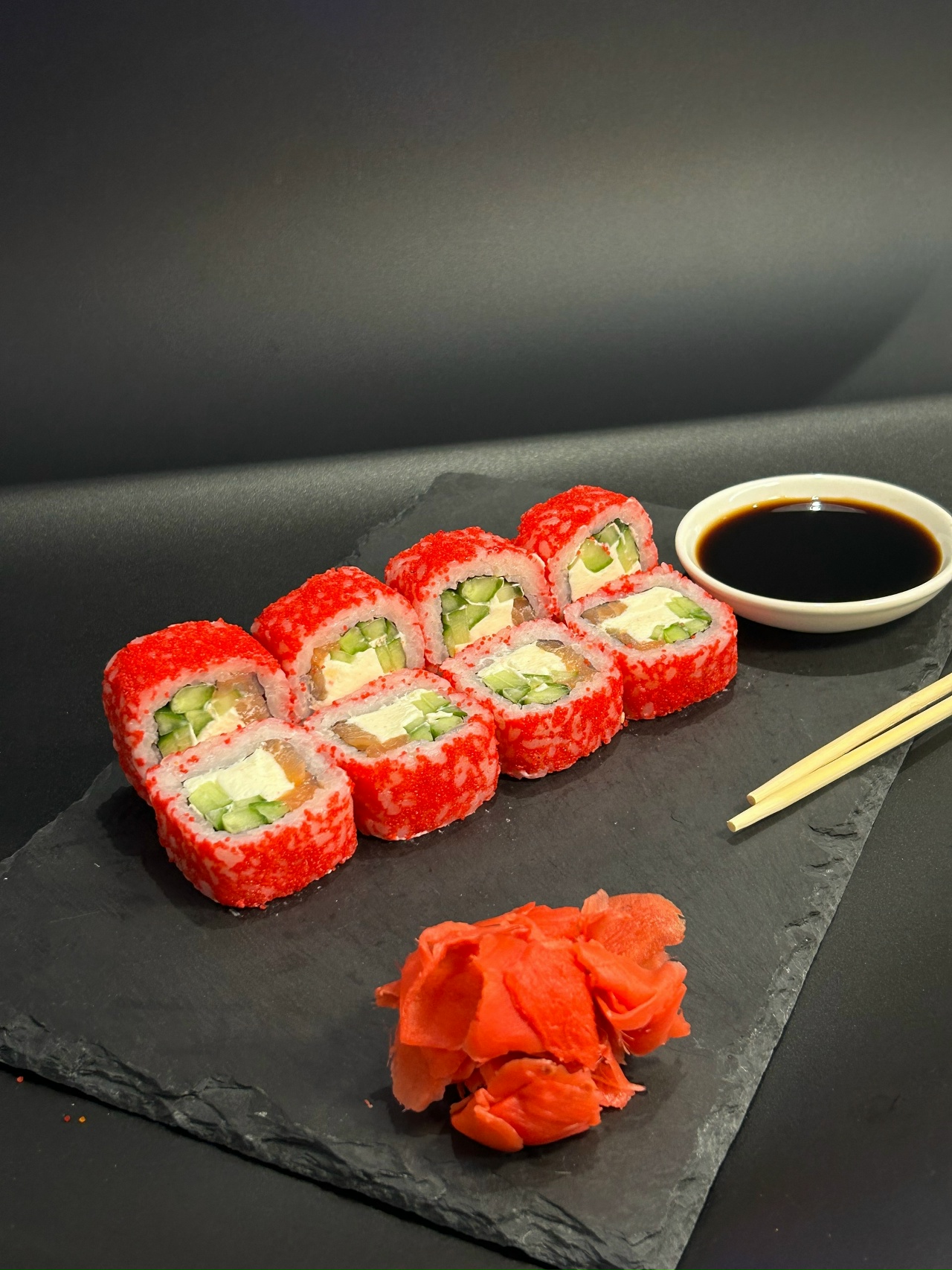 Ролл Филадельфия в тобико