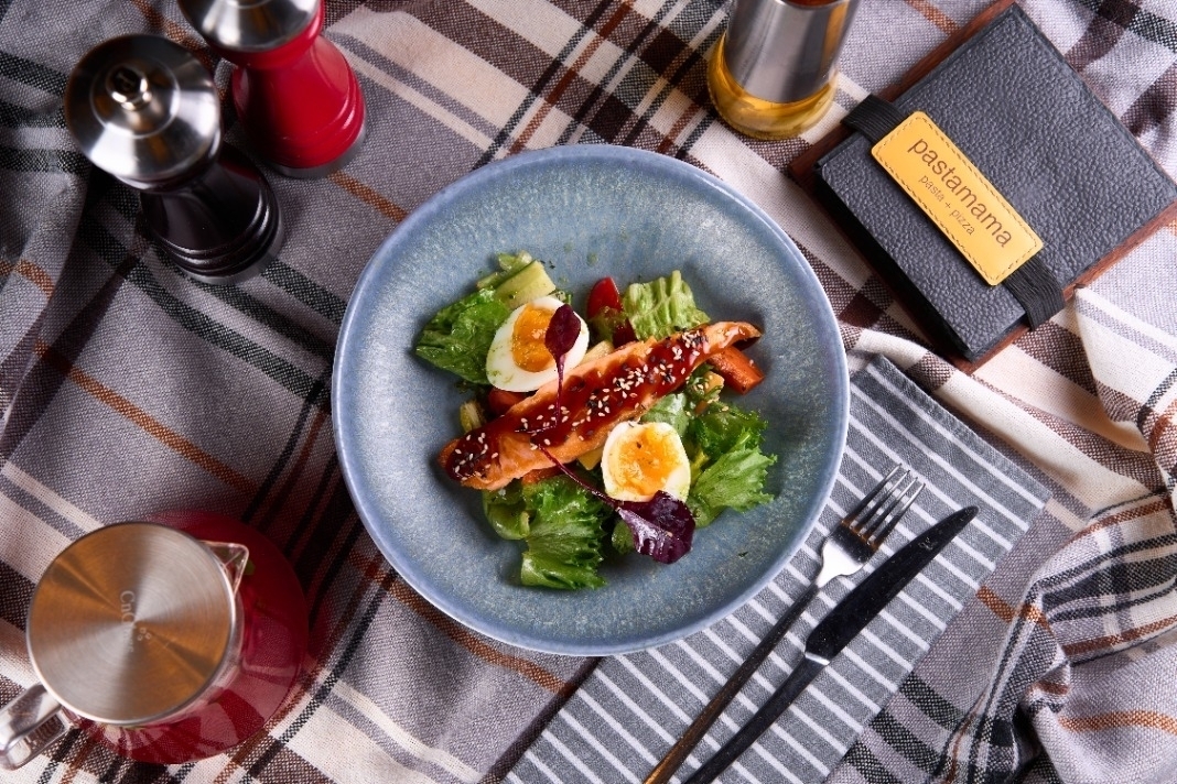 Салат с лососем