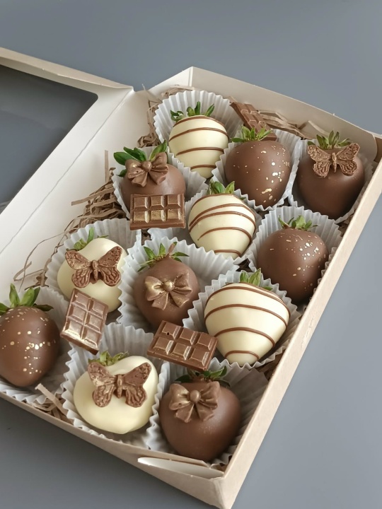 Клубника в шоколаде 12 ягод