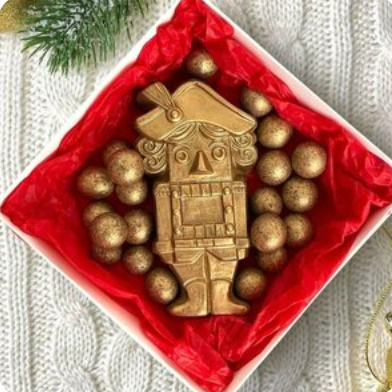 Новогодний фигурный шоколад "Щелкунчик с фундуком"