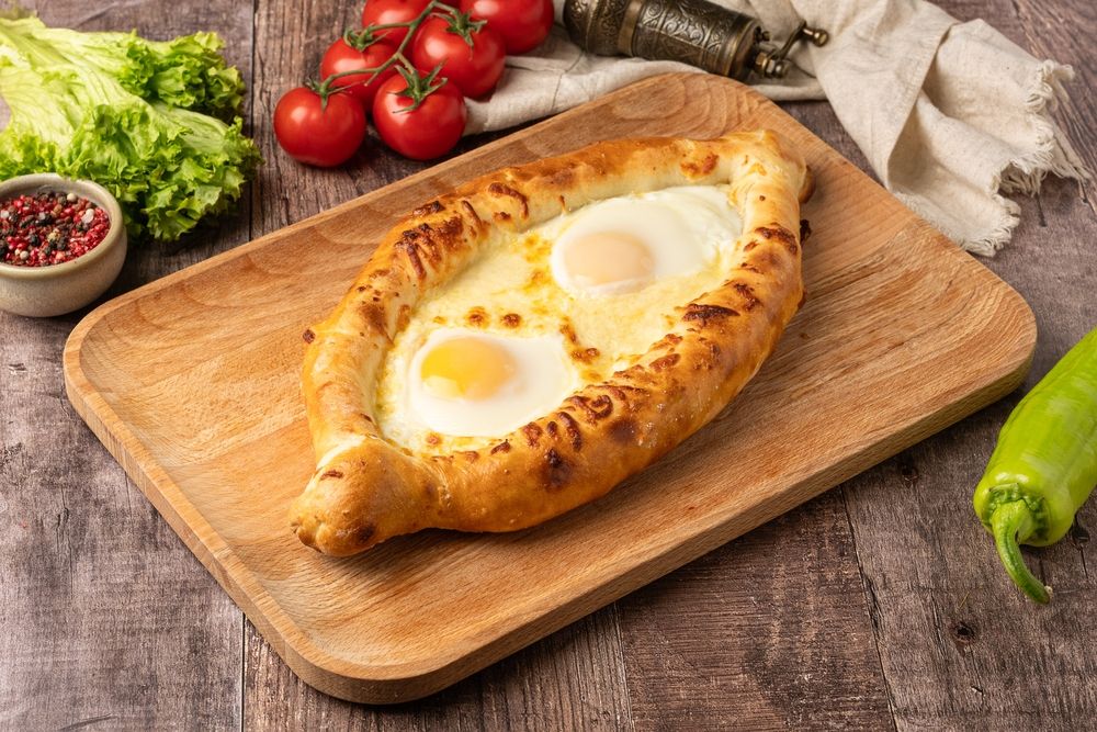 Хачапури по аджарски с яйцом