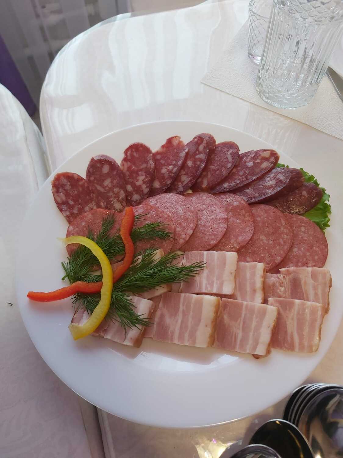 Ассорти из копченостей