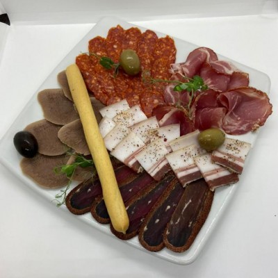 Ассорти мясных деликатесов