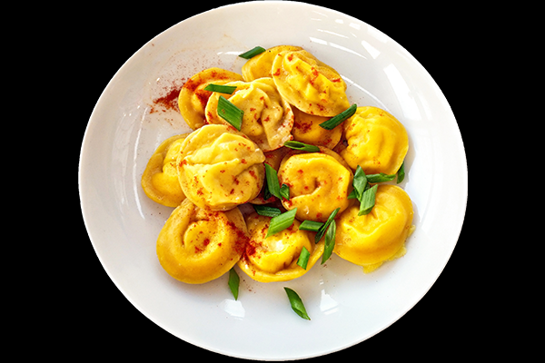 Пельмени с курочкой в сырном соусе со сметаной