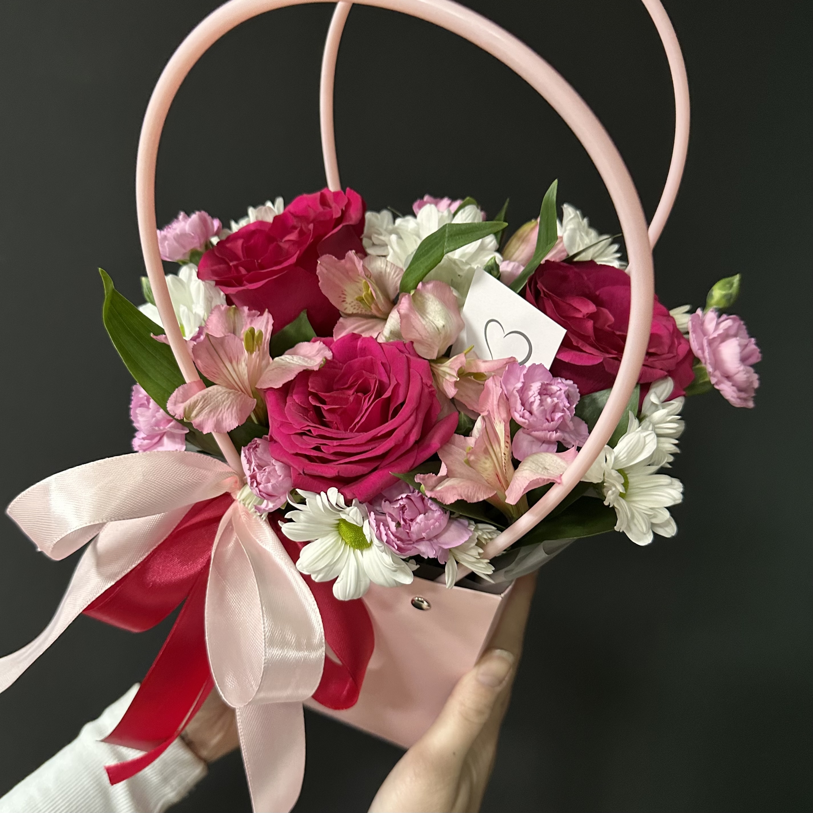 Композиция в розовой сумочке