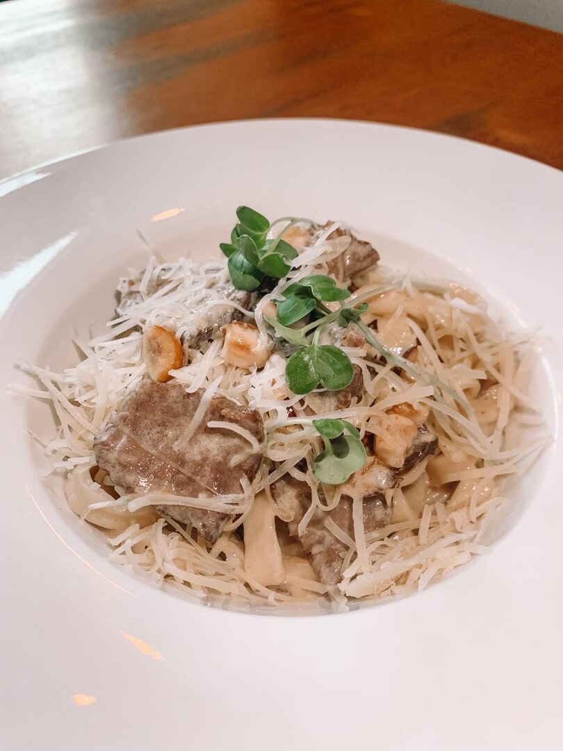 Паста с говядиной, шампиньонами