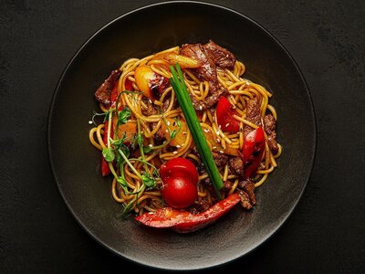 Лапша с курицей в остром соусе 