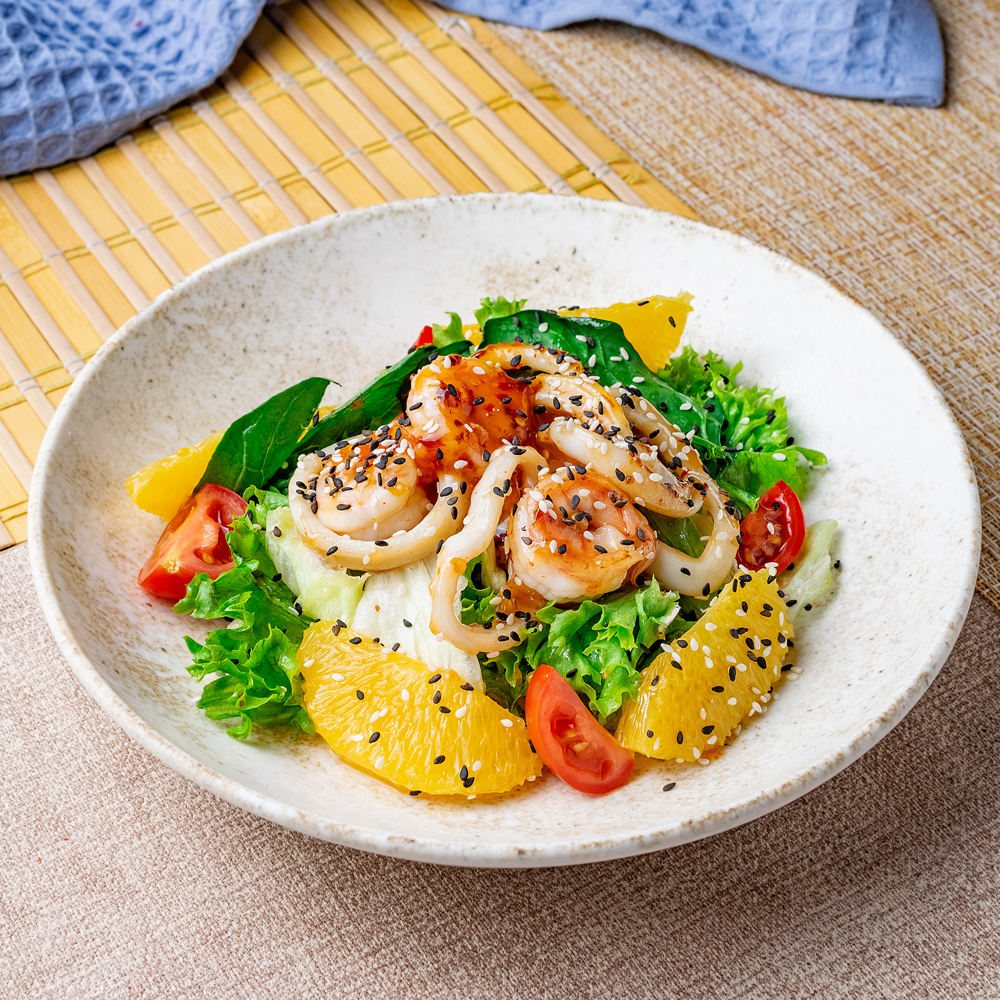 Салат с апельсином и морепродуктами