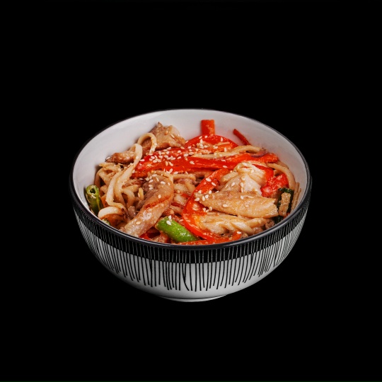 Wok с курицей, овощами и соусом терияки