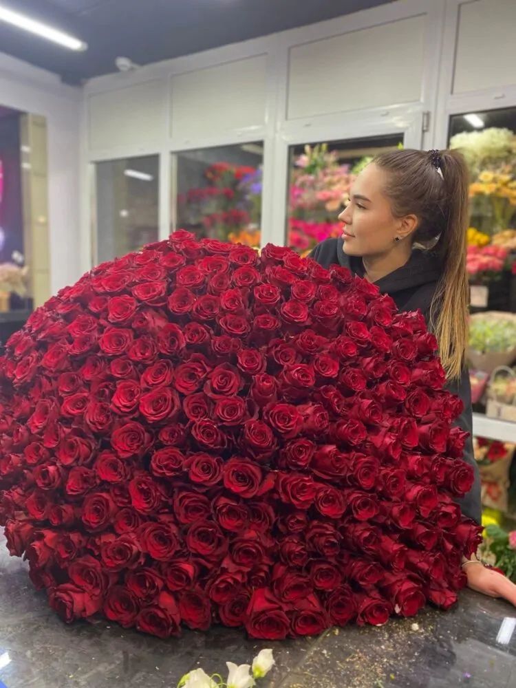 Букет из 201 красной розы 50 см на ленте