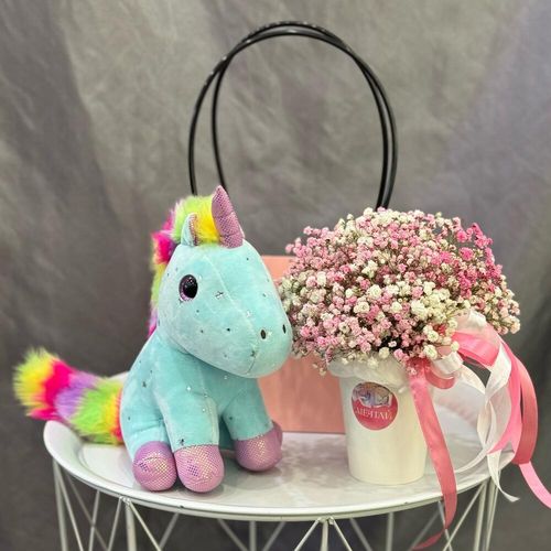 Мягкая игрушка Единорог голубой с букетом из гипсофилы