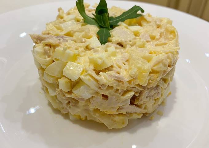 Салат из курицы по-гавайски с ананасом
