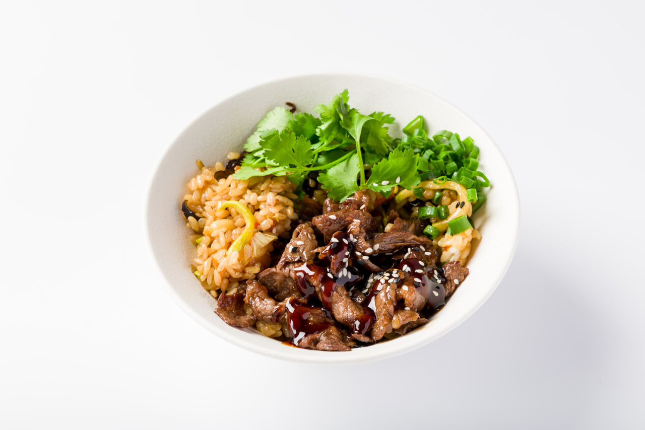 Жареный рис с мраморной говядиной