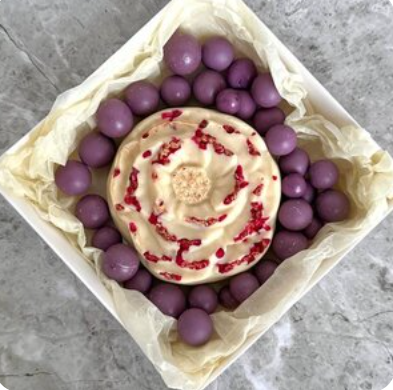 Фигурный шоколад "Пион" с драже