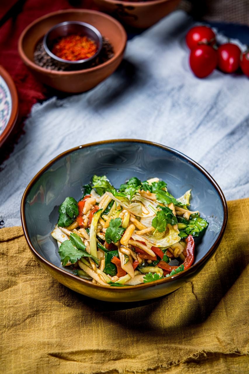 Салат с кальмаром и яблоками