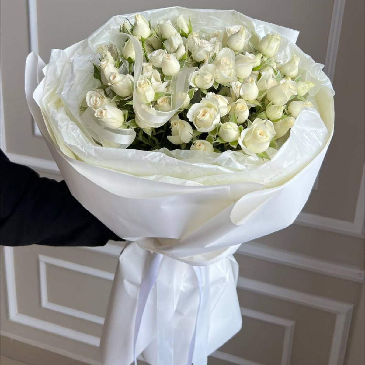 Моно букет из кустовых роз 69 (предзаказ)