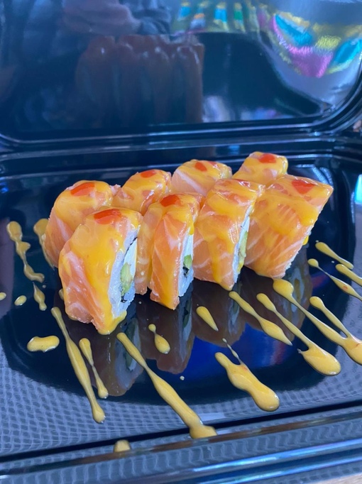 Филадельфия Авокадо с манго-чиле соус