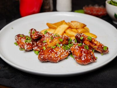 Куриные крылышки BBQ с картофелем