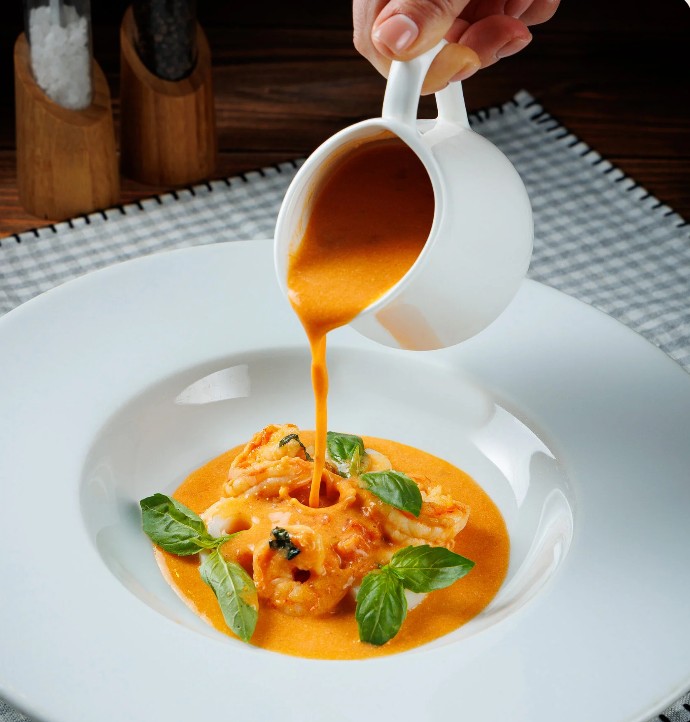 Сливочно-томатный суп с морепродуктами