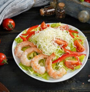 Свекольный салат с черносливом и орехами