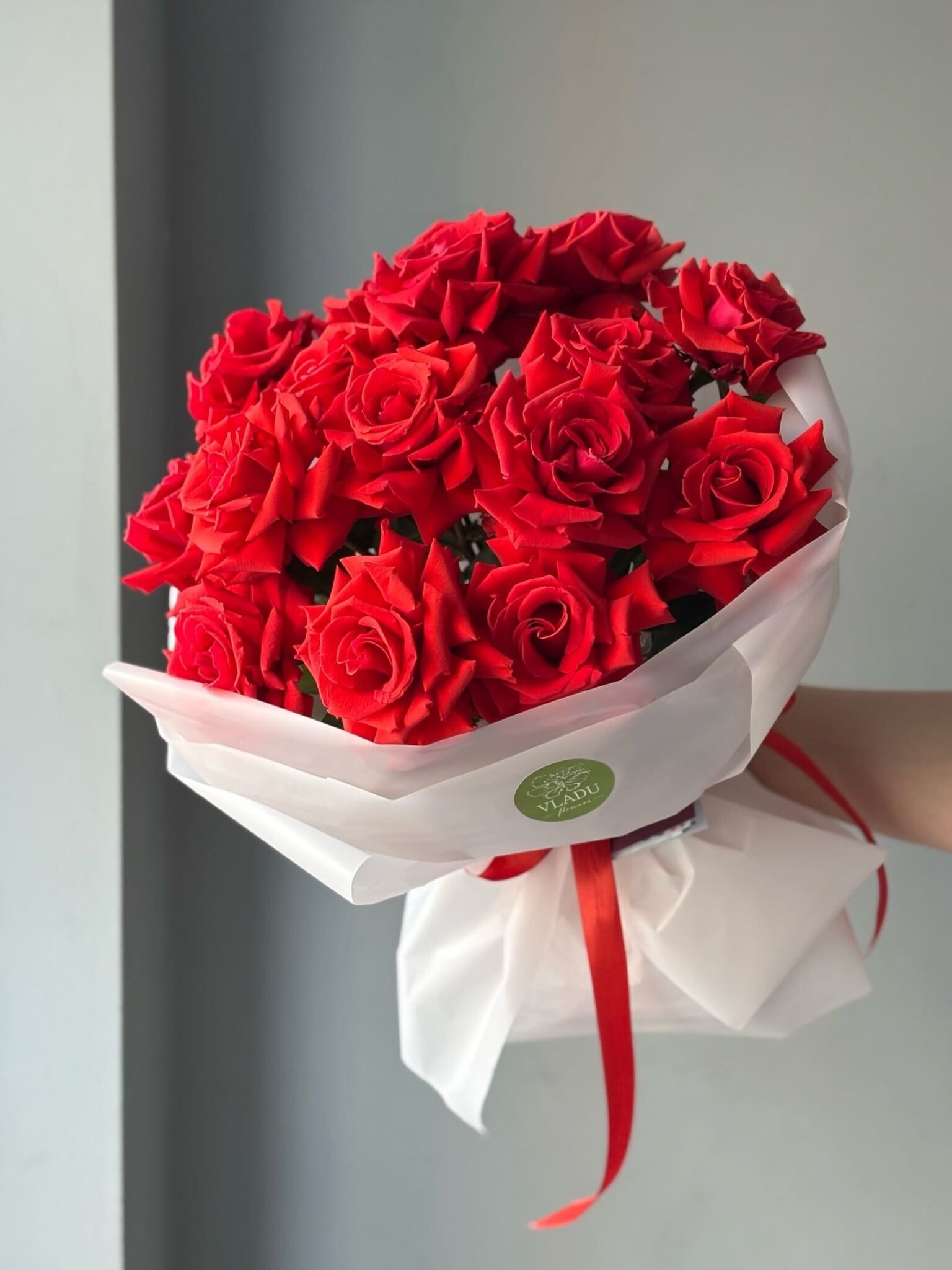 Букет красных французских роз 15 шт