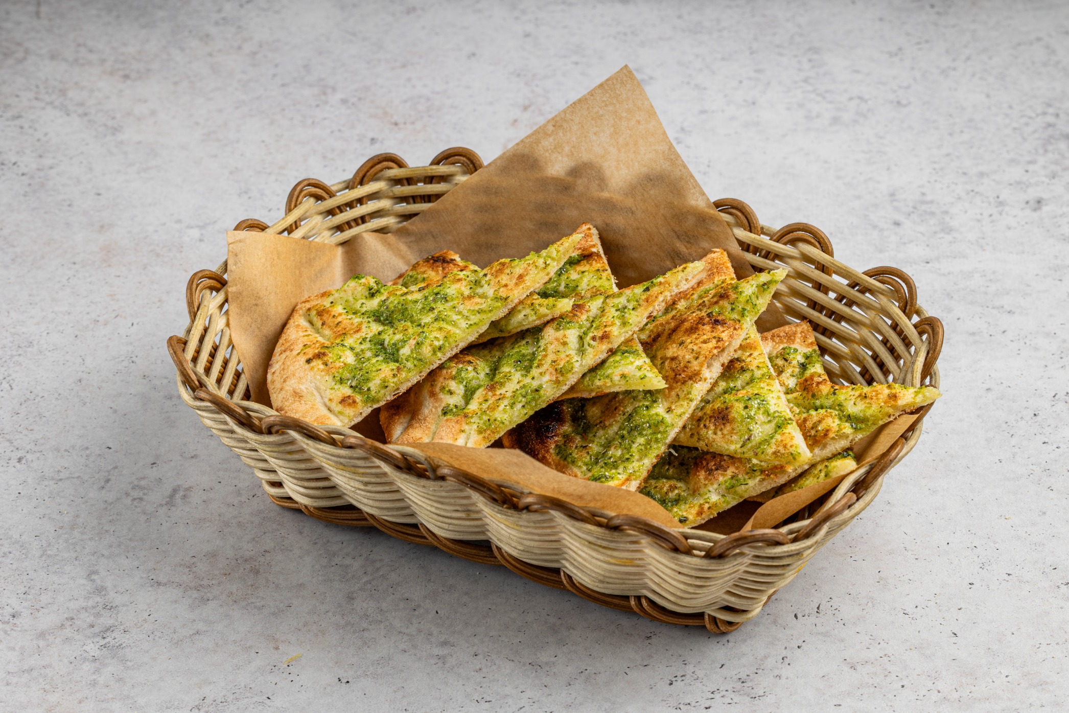 Фокачча с соусом песто