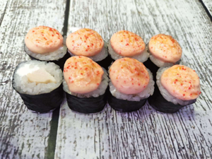 Запечённый Маки ролл с крабом и спайси