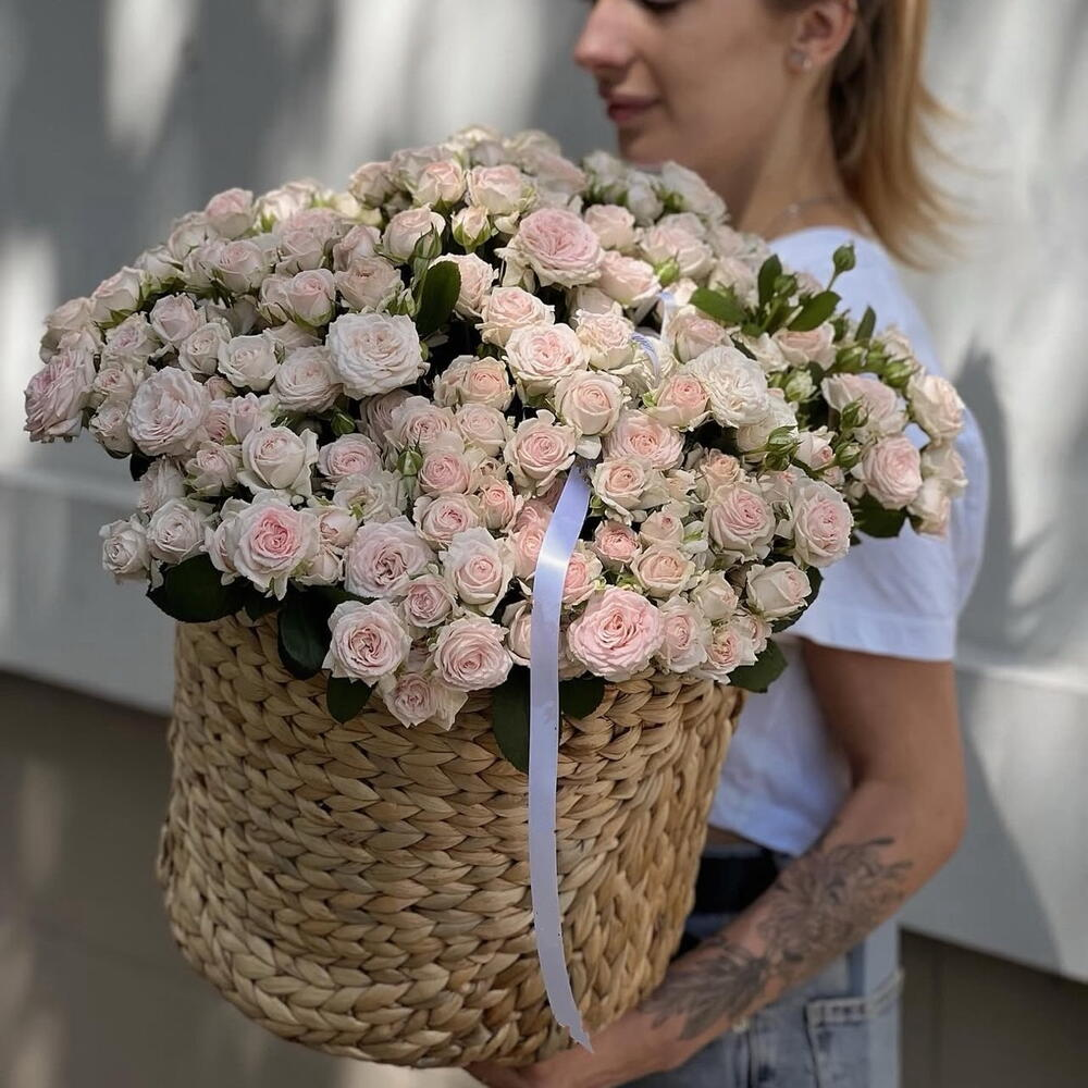Кустовые розы Корзина с цветами