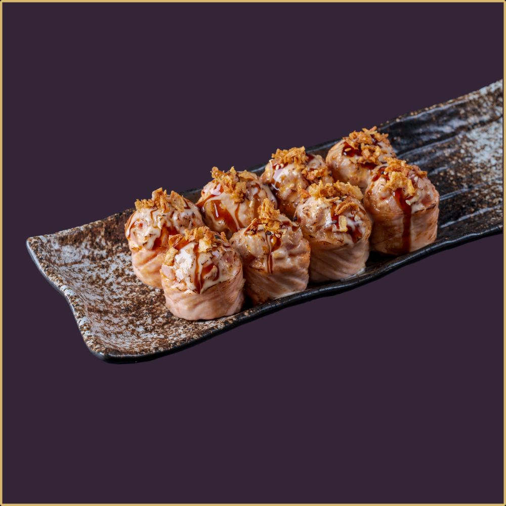 Ролл Тунец в лососе опаленный