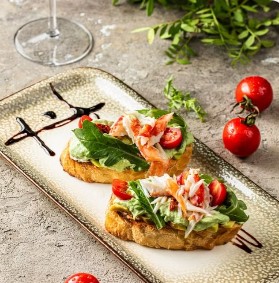 Брускетта с крабом и авокадо