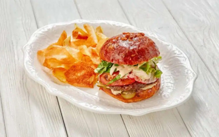 Бургер с котлетой из мраморной говядины