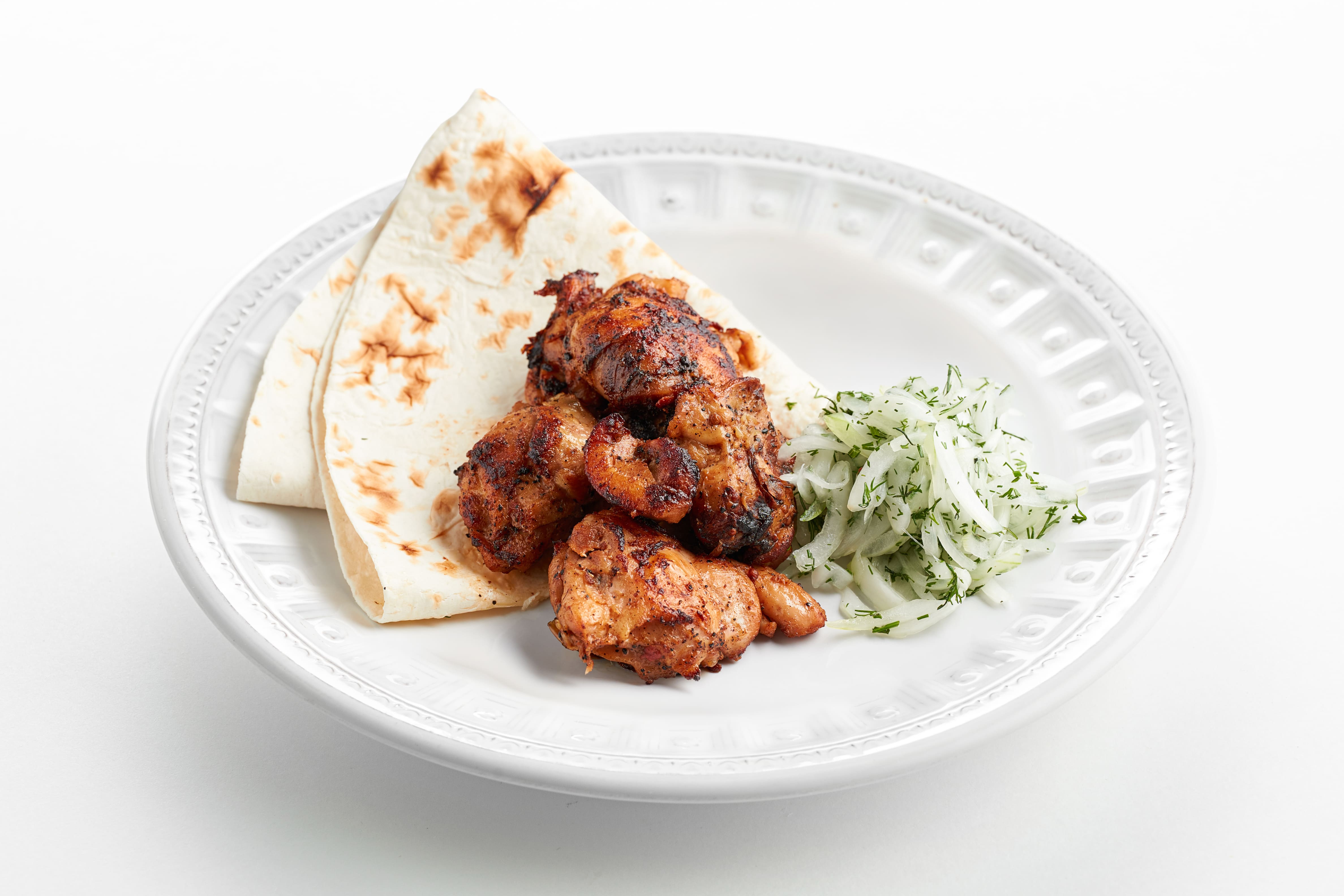 Шашлык с томатным соусом и лавашом