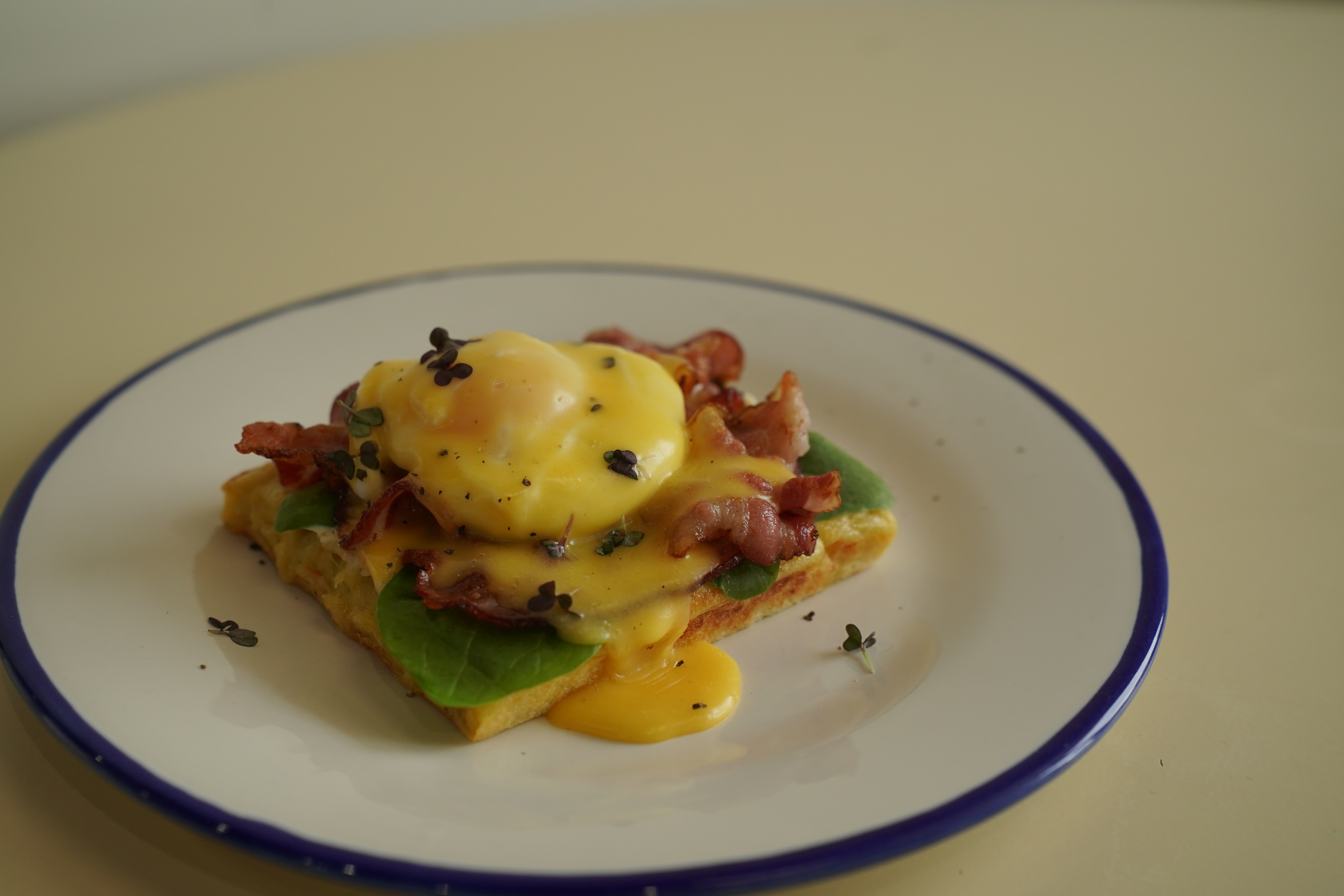 Вафля с беконом