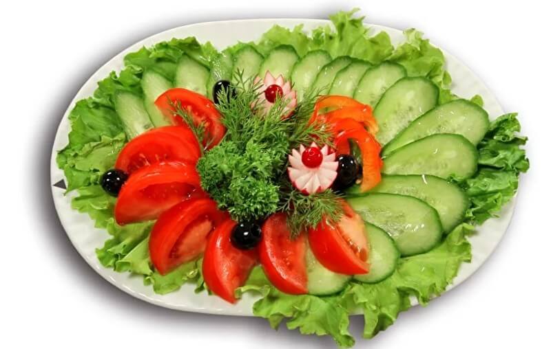 Ассорти из свежих овощей