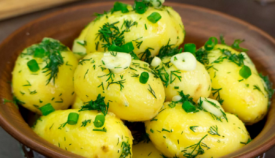 Картофель отварной с маслом и зеленью