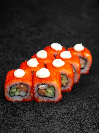 Ролл Калифорния с креветкой и лососем