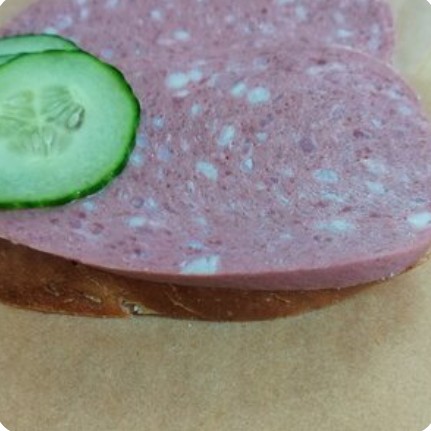 Бутерброд с колбасой