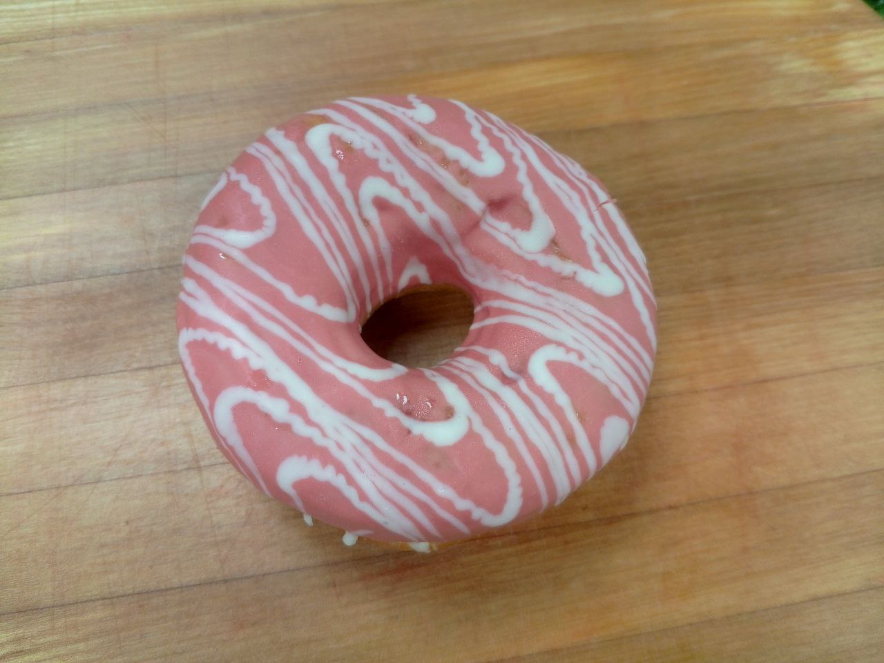 Пончик со вкусом клубники