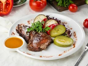 Конина с тушеными овощами