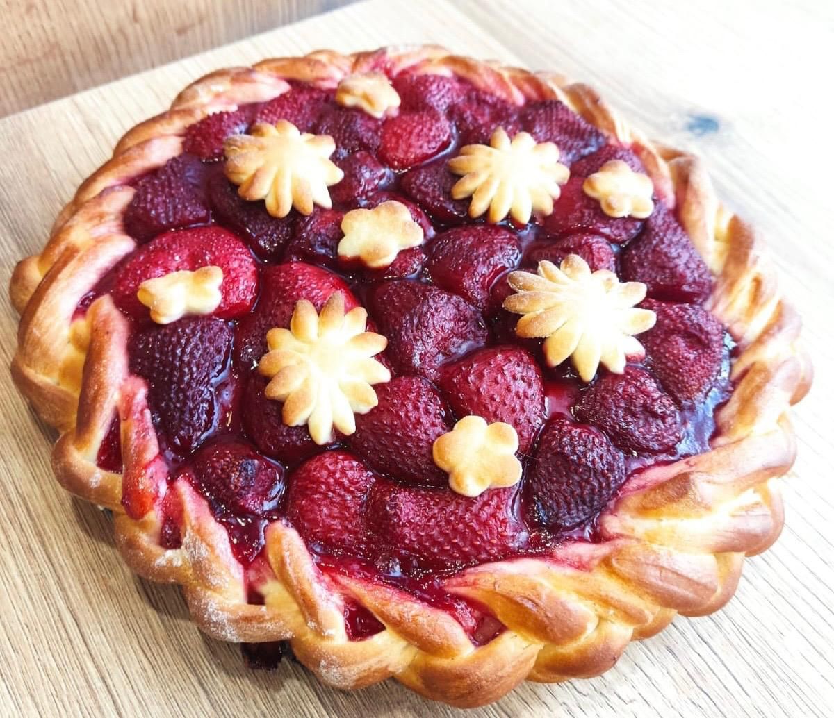 Пирог с клубникой (1кг)