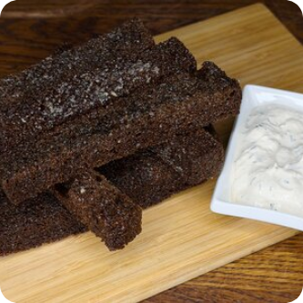 Гренки с чесноком и соусом