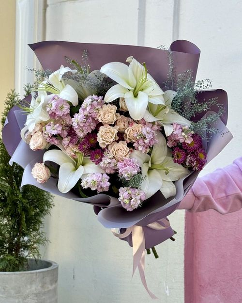 Букет из лилий и роз