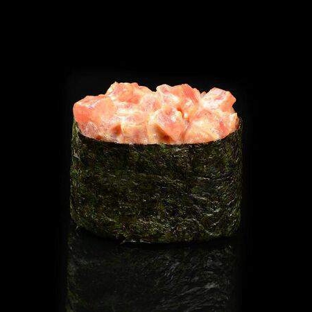 Гункан с тунцом спайси