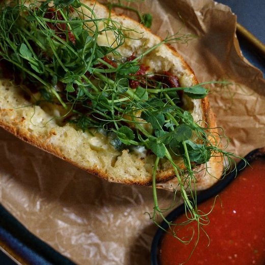 Запеченая чиабатта 3 сыра с вяленым томатом